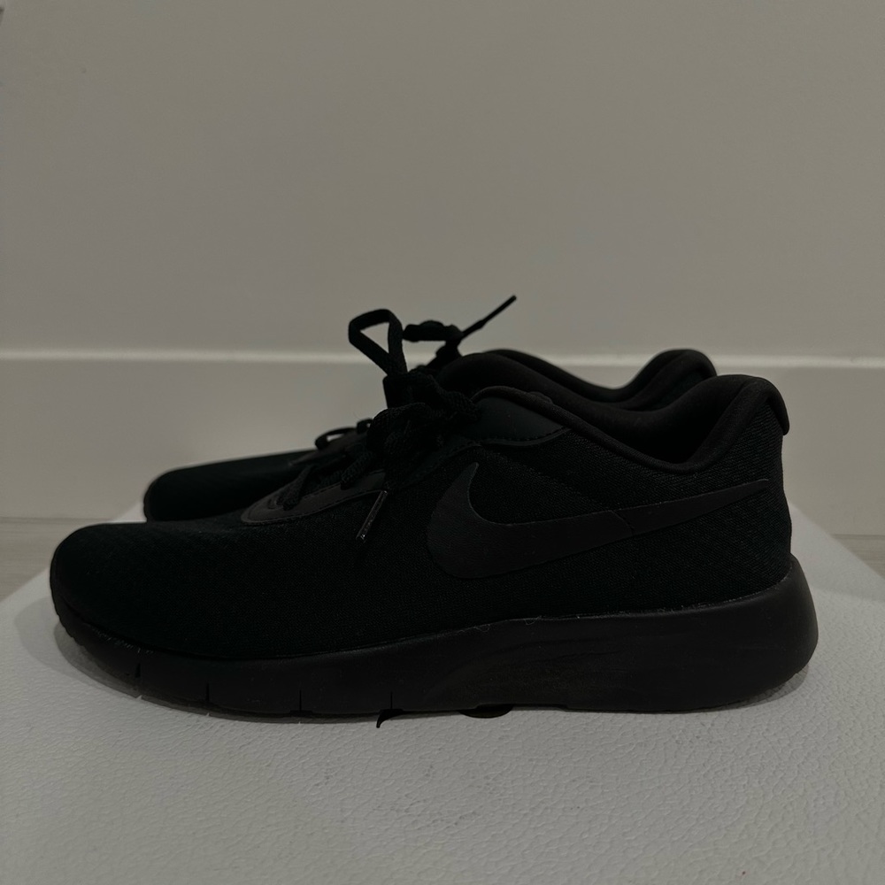 Black nike